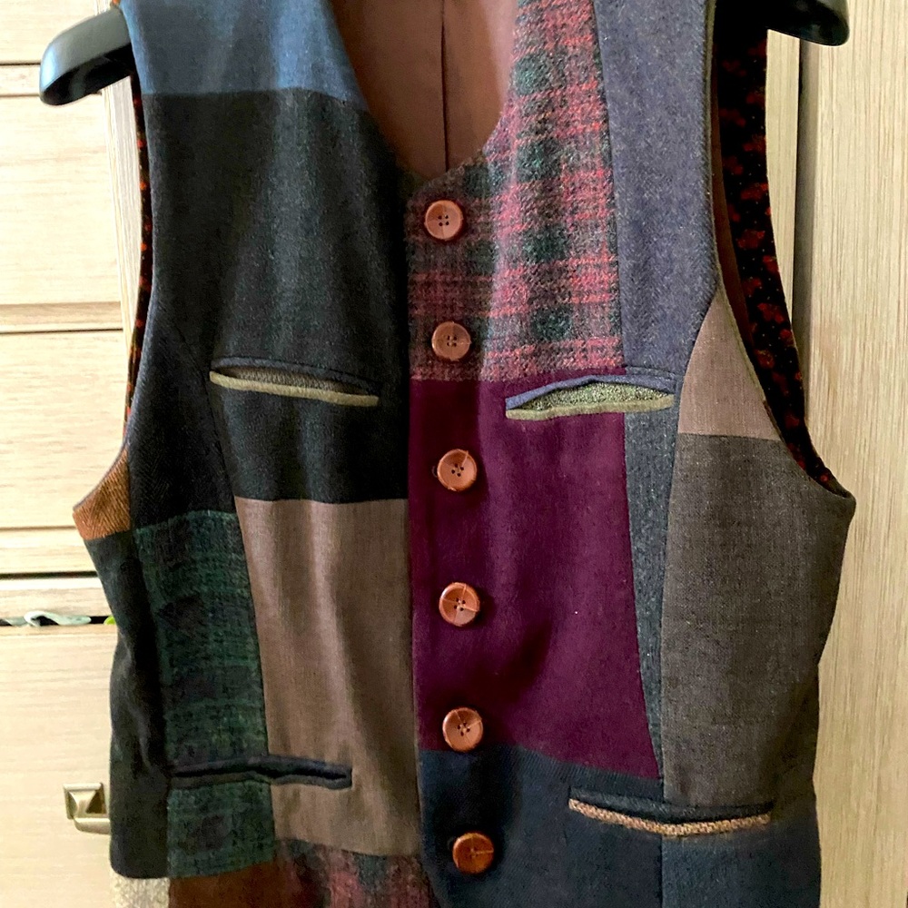 100% authentic vintage Dolce and Gabana vest